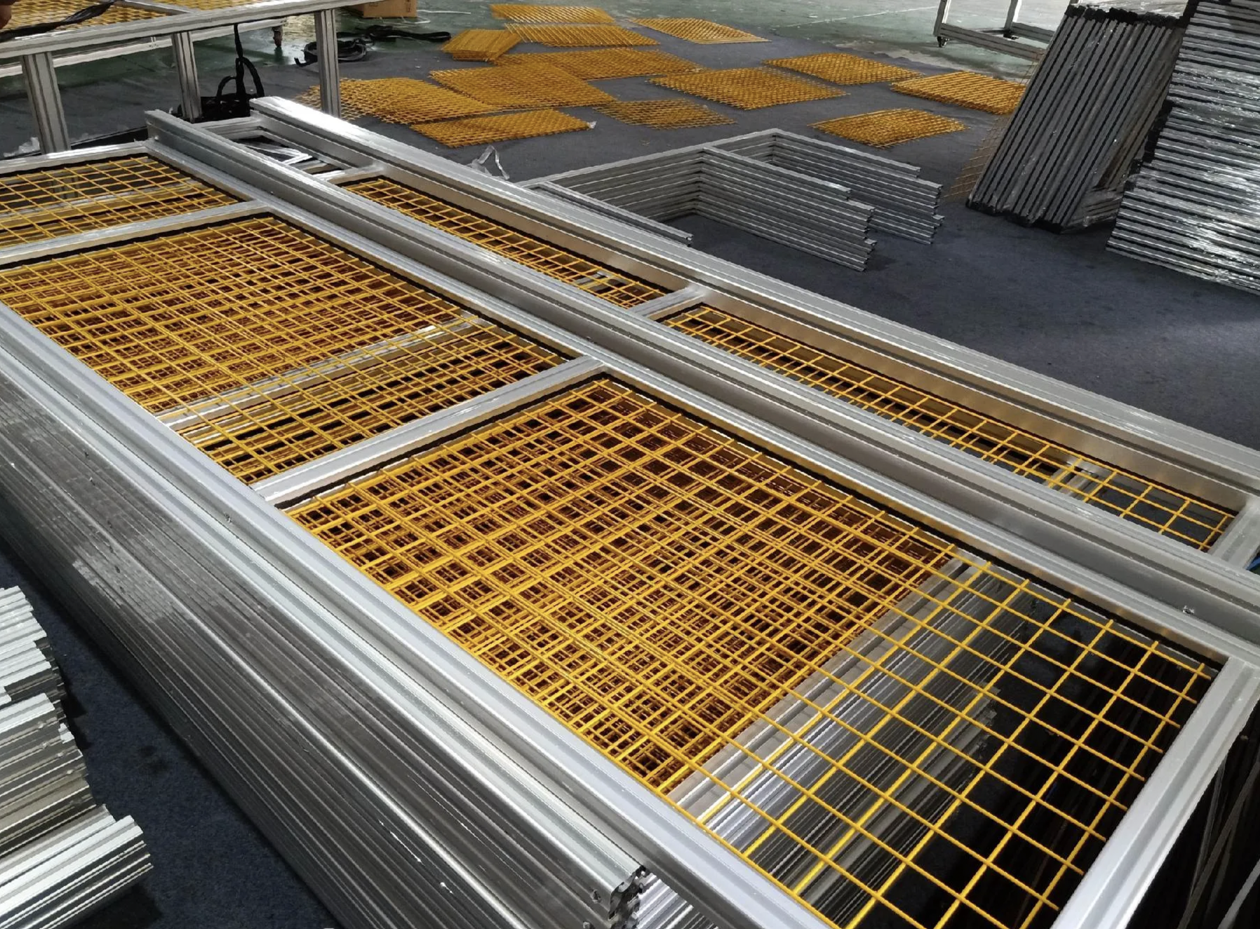 Aluminum profile protective guarding structures